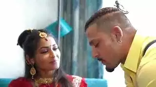 شهر عسل هندي إباحي: شرج قوي و نيك مزدوج للكس
