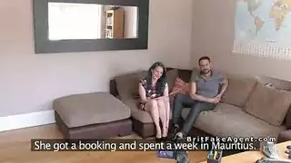 عميلان يملآن جميع فتحات وكيلة عقارات بريطانية مثارة