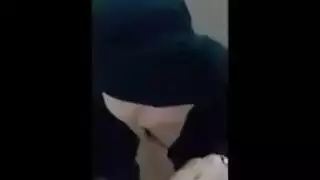فتاة محجبة مكشوفة في مشهد نيك عربي صريح