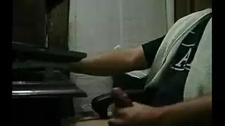 الخادمة وصاحب المنزل نائم