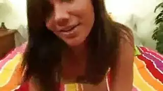 قرن منوي سميك يوسع كسها العذراء