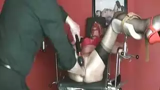هيمنة على العبيد المشعرين في فعل خشن من الخلف