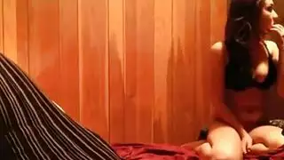 يمارس الجنس مع صديقي أثناء وجود الوالدين في المنزل ، يقوم بقمع مرتين