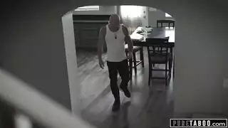 يختلي بصديقته المراهقة وينيكها سكس مخفي