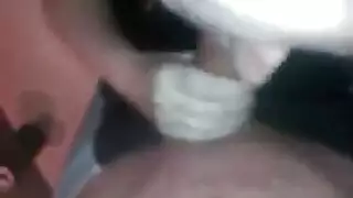 عاهرة تأخذ قضيب وجيه السميك