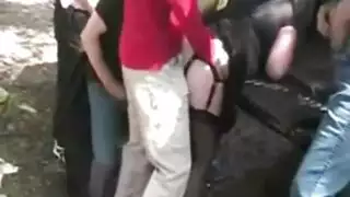 تتناك من طرف جماعة في الحافلة