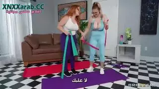 مدربة ذات ثديين طبيعيين تتوق للجنس العنيف