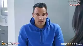 زوجة الأب تعلم دروس جنس صارمة في فيلم تعليمي إباحي