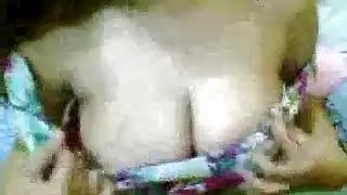 علاقة جنسية جماعية جامعية: جنس جماعي في حمام الحرم