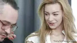 أناهيد فياض تمارس وتُمارس عليها مجموعة إكس إكس إكس