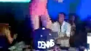 مشهد جنس جماعي بمؤخرة سمينة جداً وثدي ممتلئ
