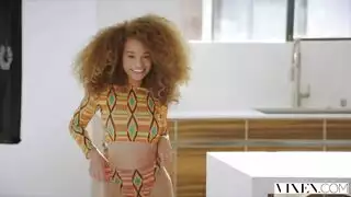 أفلام سكس بزبر كبير: نيك قوي مع فتاة سمراء مغرية