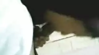 عاهرة محجبة تمص قضيب وتتلقى نيك