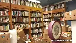 أمين المكتبة الجامعي يضاجع فرج المحجبة الضيق
