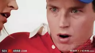 الزوجة تعطي مهبلًا ضيقًا وتأخذ قذفًا داخليًا ضخمًا
