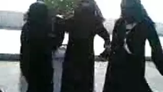 بنات خليجيات ساخنة تمارس الجنس بعد رقصة الشارع