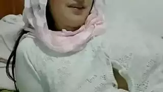 لبنانية محجبة تمارس الجنس على اللايف