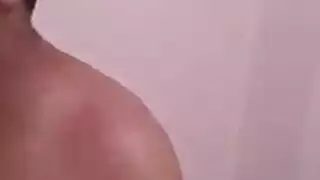 مصرية مغرورة تتوسل لقضيب عربي في الحمام