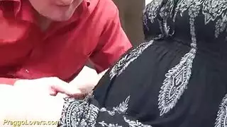 مشهد حوامل إكس إكس إكس: ضرب الكس قبل الولادة