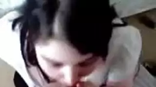 نيك حلق قاسي: مراهقة مصرية تأخذه كله