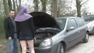 فارسة قضيب خبيرة تأخذه كله في السيارة فيلم إباحي