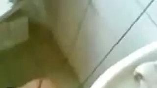 فتاة سعودية وأمها: جنس بمؤخرة نارية