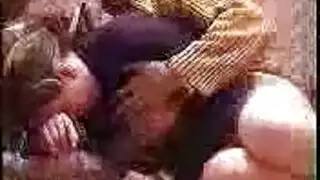 شاب عراقي ينيكها بخشونة