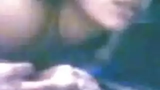 جنس شرجي خشن: فتاة صغيرة تتعرض طيزها للضرب