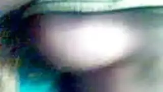 تتظاهر بالنوم حتى يوقظها قضيبه