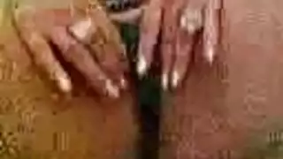تعرض كسها سيدة السعودية بالإصبع البظر
