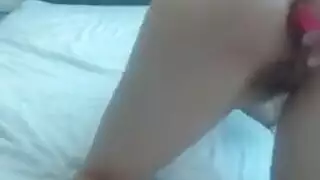 مشهد إيلاج مزدوج إكس إكس إكس: قضيبان صلبان يمددان فتحاتها الضيقة