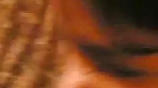 مروة الاماراتية تمارس الجنس مع واحد مقنع وصديقه يصورهم