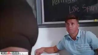 الترجمة: المعلّمة الخجولة سكس مترجم