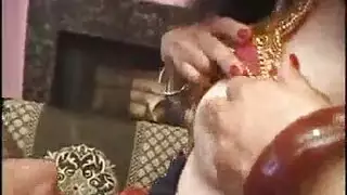 حفلة جنس جماعي في مومباي: هنديات مثيرات يأخذن عدة أفراد