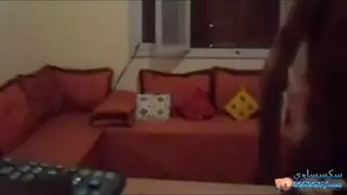 فيديو هواة: فتاة ممتلئة تُمسك برجل رشيق