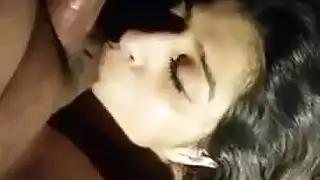 كاميرا تجسس تكشف هاوي هورني يمارس متعة ذاتية هاردكور