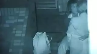 شاب يصور صديقه سراً أثناء لقائه الجنسي الصريح