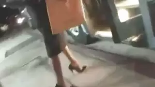 نيك طالبات جامعة على الموقف الباص
