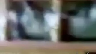 فتاة شرق أوسطية تكشف مواهبها الفموية