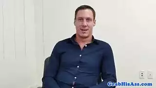 مدرب يوغوا اسود