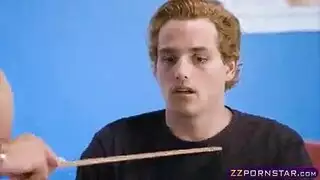 المدرسه بعثت الطالب