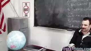 وفاء طالبة كلية التربية