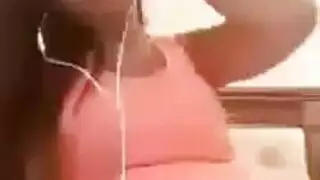 إباحي جامح: شاب خليجي يكسر كس المغربية بوضعية الكلب