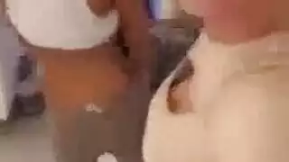 شقراء سويدية صاروخ تتدلع و تهز طيازها وترقص على أوميجل