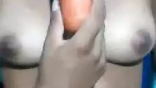  بورن صعب على الأريكة مع مهبل ضيق لفتاة صغيرة