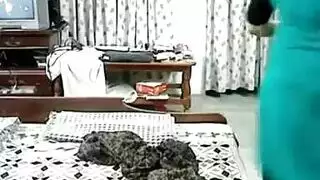 قضيب وحشي يضرب أثداء طبيبة ضخمة في فيديو عنيف