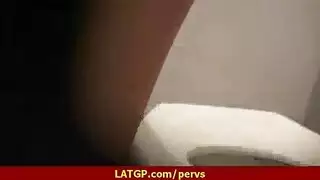 مُعاقب بقضيب غليظ في حمام الديسكو