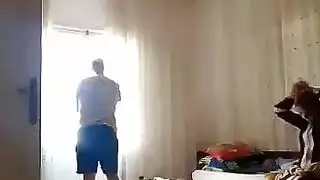 رجل ينيك امرئة وبنتها
