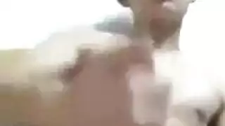 آسيوية مغرية تتبول وتقذف في فيلم بورن منزلي صريح