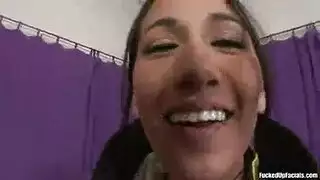 قضيب إيطالي عملاق يهيمن على كس هندي في مشهد إباحي